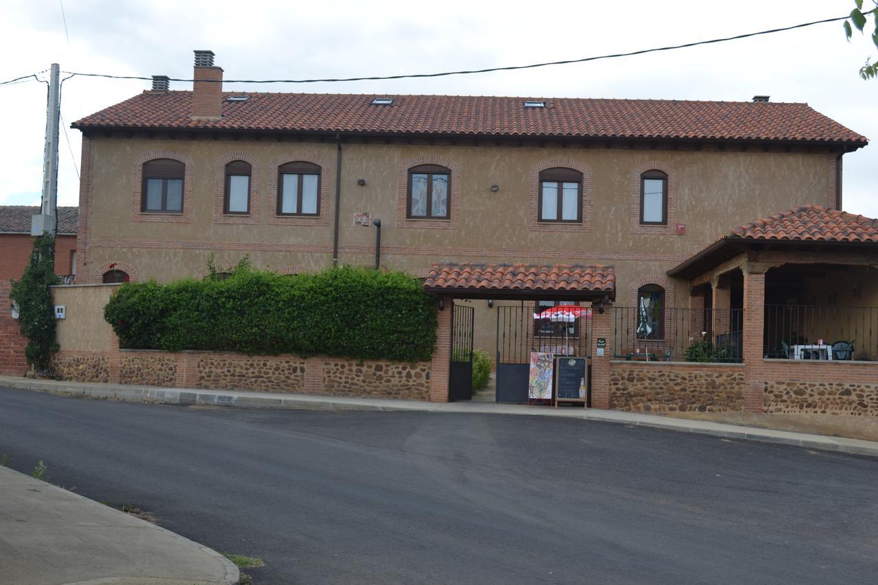 Hotel Rural Casa El Cura Кальсадилья-де-лос-Эрманильос Экстерьер фото