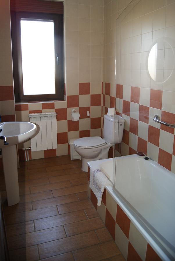 Hotel Rural Casa El Cura Кальсадилья-де-лос-Эрманильос Экстерьер фото